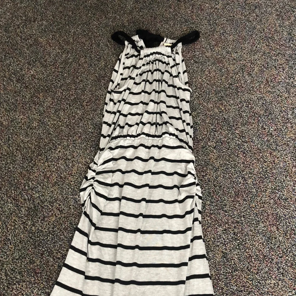 Everleigh size medium maxi halter dress - Picture 2 of 3